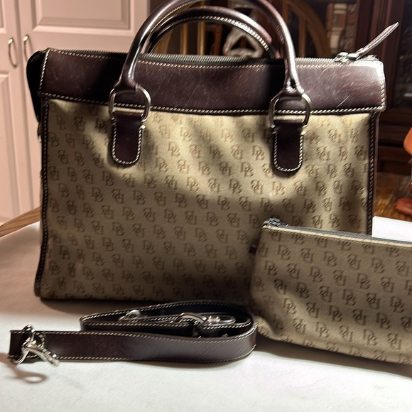 Dooney Bourke cloth and leather purse brown/tan with DB, make up bag/strap.Nice. - Picture 2 of 10